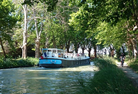 À Béziers, le long du Canal du Midi